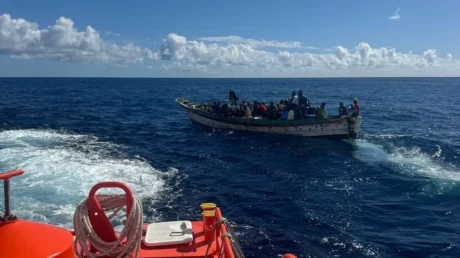 Un cayuco con 45 inmigrantes ilegales de origen subsahariano ha llegado a la isla canaria de El Hierro - marzo 2025