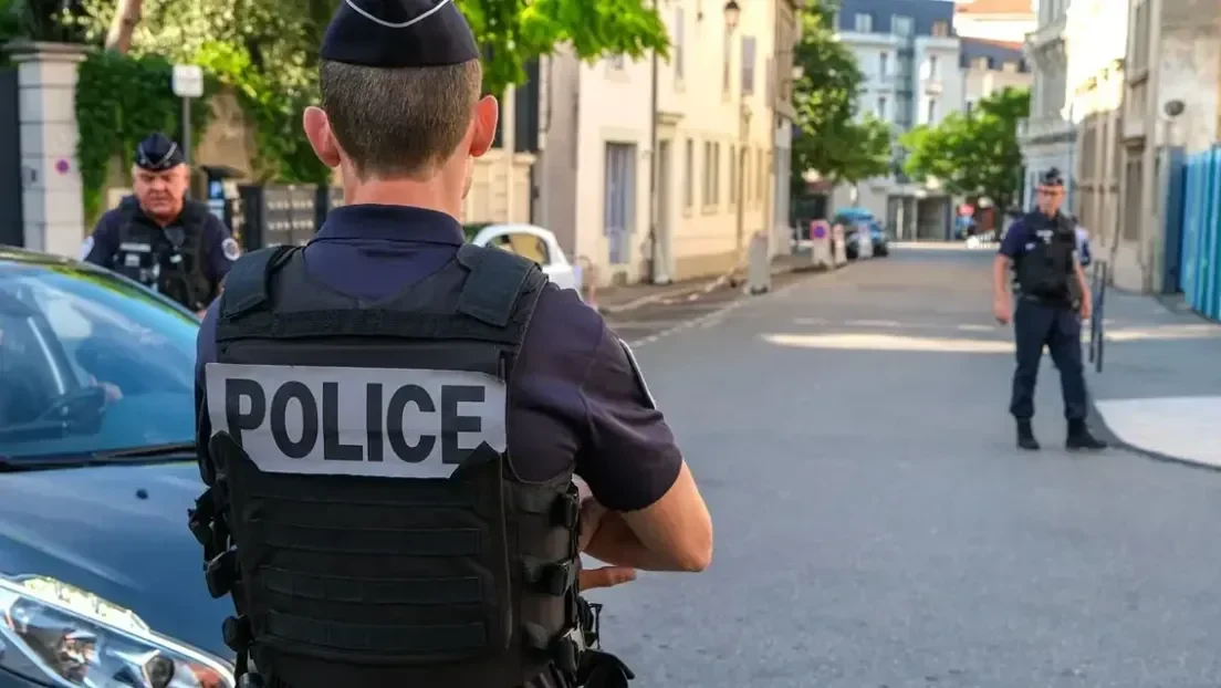 Dos hermanos argelinos y otros dos jóvenes detenidos tras apuñalar con cuchillos a joven de 18 años en Francia