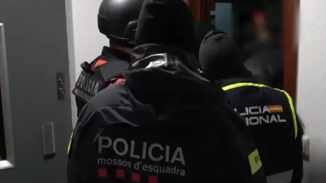 Mensaje de la mujer pakistaní de la célula yihadista desmantelada en Barcelona: «Les declararemos la guerra y les separaremos la cabeza del cuerpo» - marzo 2025