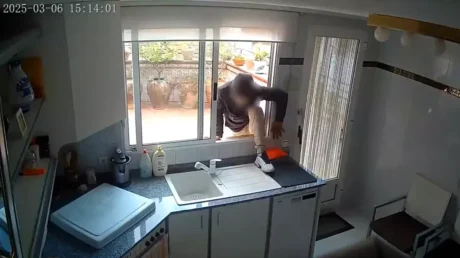 La Guardia Civil detiene a dos marroquíes de 19 y 16 años por robar en una vivienda en Caspe (Zaragoza) - marzo 2025