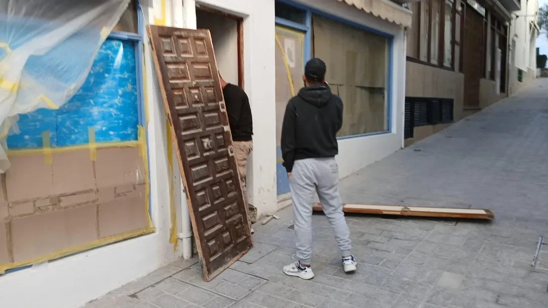 Unos marroquíes okupan un piso en pleno centro de San Antonio Abad​ (Ibiza) y se burlan de las autoridades y del propietario