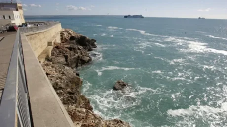 Hallan un pie humano en una playa de Palma de Mallorca y creen que podría ser de una mujer inmigrante que viajaba en una patera desde Argelia - marzo 2025