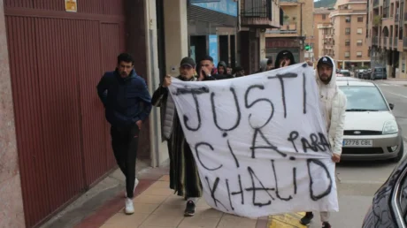 Alrededor de 25 marroquíes se manifiestan contra el atropello mortal de un marroquí por parte de un conductor brasileño en Huércanos (La Rioja) - marzo 2025