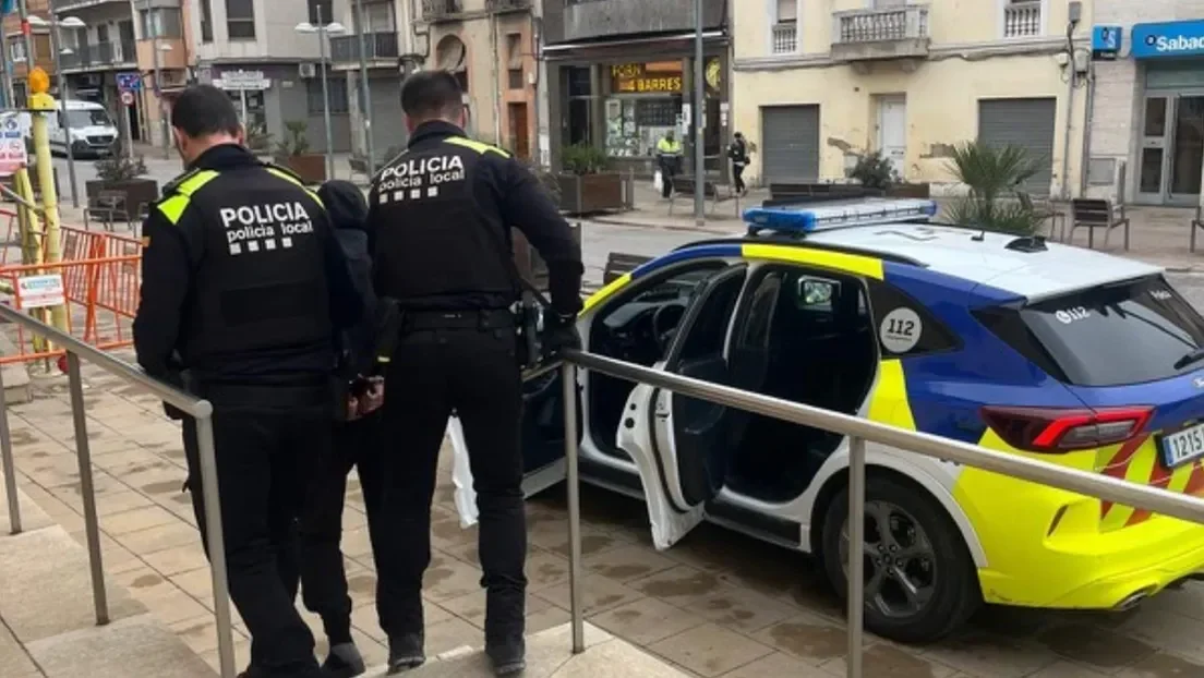 La Policía Municipal detiene a tres argelinos con múltiples antecedentes por intentar okupar una vivienda en Santa Margarita y Monjós (Barcelona)