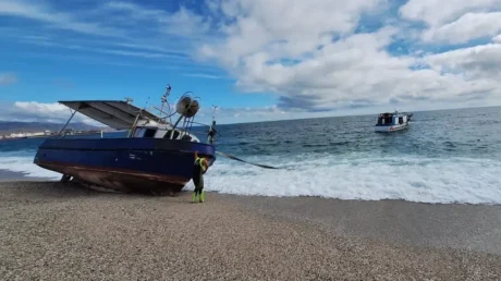 Un inmigrante muerto ahogado y otros 22 magrebíes con vida tras la llegada de una patera a la playa de Los Muertos de Almería - marzo 2025