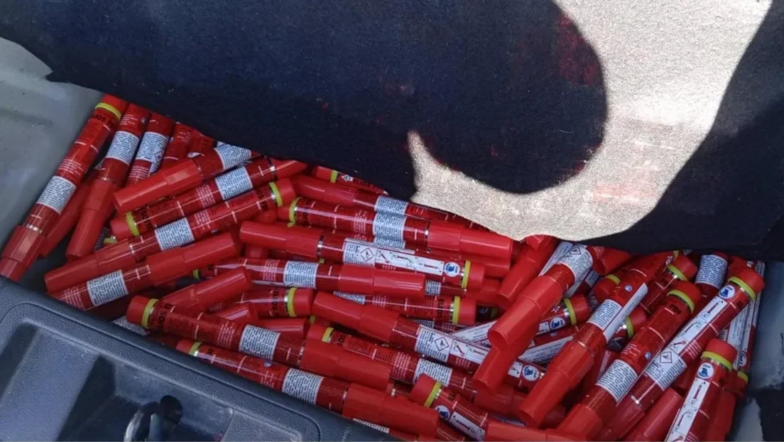 La Guardia Civil detiene a un marroquí por intentar transportar 2.038 bengalas y 24 grandes petardos desde Tarifa a Marruecos
