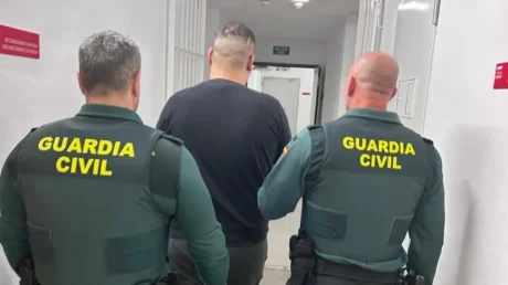 Dos magrebíes detenidos en Formentera por darle una paliza a su compañera de piso e intentar asesinarla estrangulándola - abril 2025