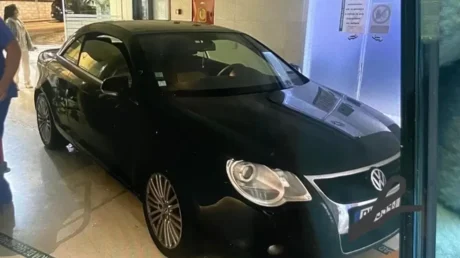 Un marroquí se mete descaradamente con su coche dentro de la sala de urgencias de un hospital de Vélez-Málaga - abril 2025