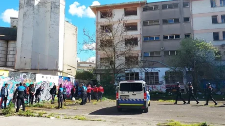 Dos apuñalados y otros dos heridos en dos peleas entre magrebíes en un edificio okupado por 40 individuos en Pamplona - abril 2025