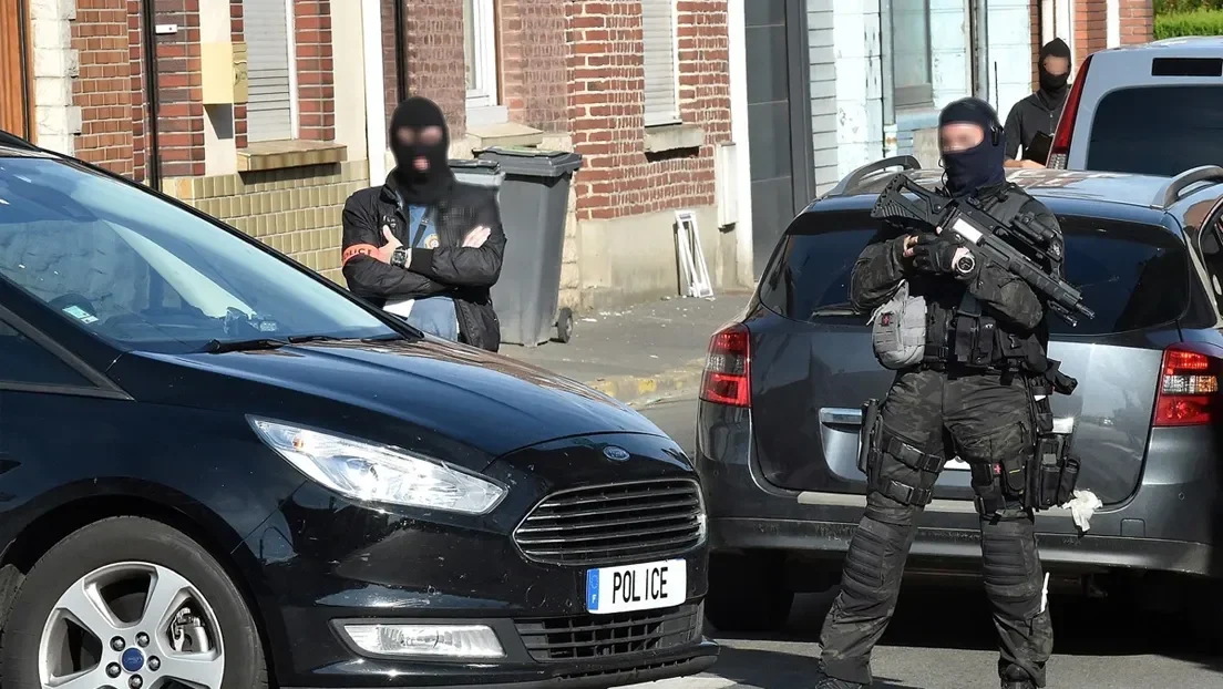 La Policía francesa detiene a tres yihadistas que planeaban un atentado terrorista con chalecos explosivos