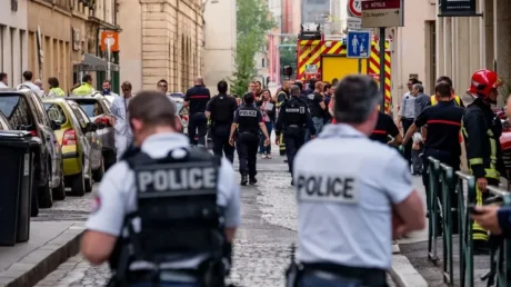 Cadena perpetua para un terrorista argelino que puso una bomba casera e hirió a 15 personas en una panadería en Lyon (Francia) - abril 2025