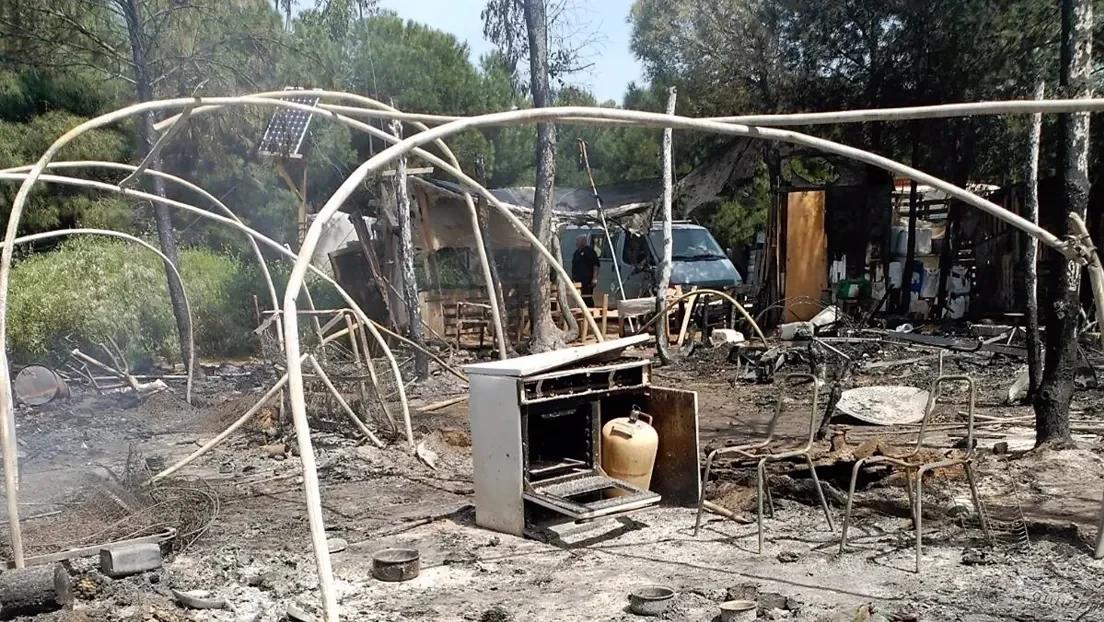 Una pelea podría estar detrás de un incendio que ha calcinado cuatro chabolas en un asentamiento de inmigrantes en Lucena del Puerto (Huelva)