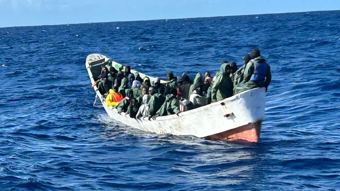 Un cayuco con 71 inmigrantes a bordo ha llegado este miércoles a la isla canaria de El Hierro