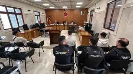 Cuatro años de prisión para tres argelinos que agredieron sexualmente y robaron a una joven en Palma de Mallorca - abril 2025
