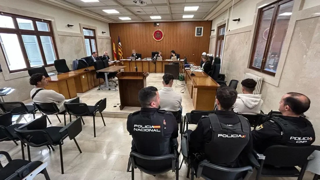 Cuatro años de prisión para tres argelinos que agredieron sexualmente y robaron a una joven en Palma de Mallorca