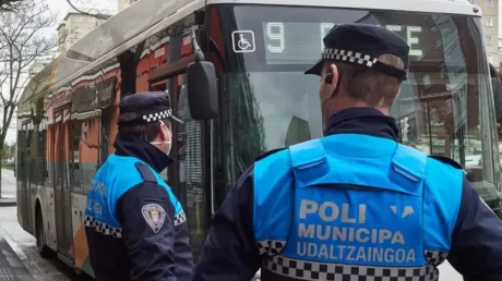 Agredido brutalmente un hombre en Pamplona tras pedirle a un marroquí que retirara un patinete de los asientos de una parada de autobús - abril 2025