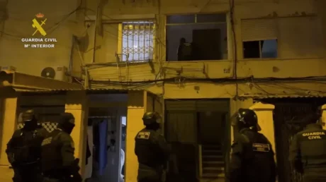 La Guardia Civil desmantela una red criminal dedicada a traer inmigrantes marroquíes a España desde Rumanía - abril 2025