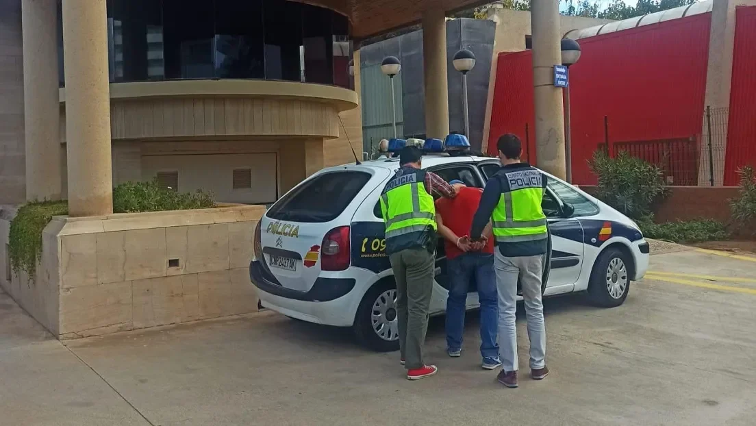Detenido un marroquí por robarle el móvil a un joven en una discoteca de Palma de Mallorca y exigirle 200 euros para recuperarlo