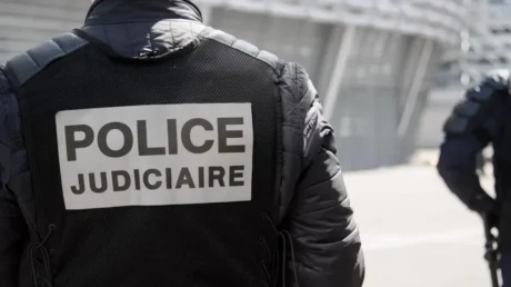 Una joven francesa de 19 años ha sido violada en París por un conductor de VTC de origen africano - abril 2025