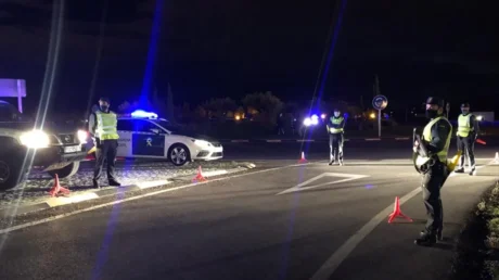 Dejan en libertad a un magrebí que hirió a dos guardias civiles tras intentar atropellarlos en Mijas (Málaga) - abril 2025