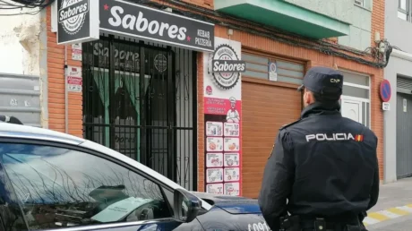Detienen al propietario de varios locales de kebabs en Murcia y Alicante por explotación laboral de inmigrantes ilegales pakistaníes - abril 2025