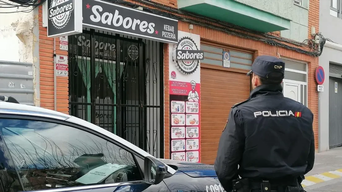 Detienen al propietario de varios locales de kebabs en Murcia y Alicante por explotación laboral de inmigrantes ilegales pakistaníes