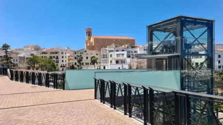 Detenido un marroquí por resistencia a la autoridad tras orinar cerca del ascensor del Puerto de Mahón (Menorca) - abril 2025