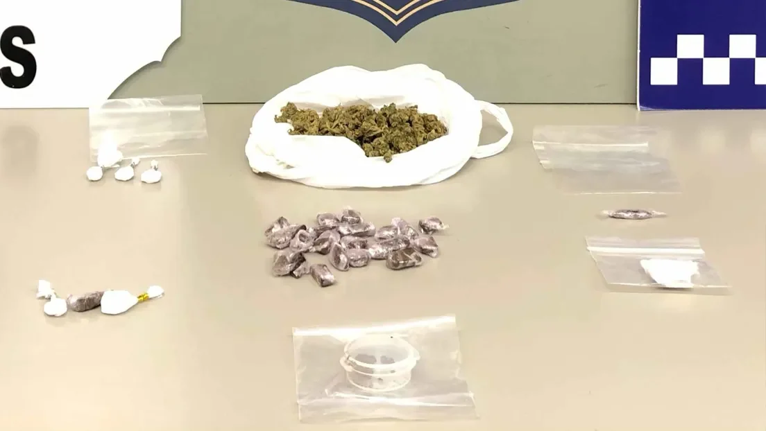 Detenidos tres marroquíes y desmantelado un punto de venta de drogas en un bar en ruinas de Blanes (Gerona)