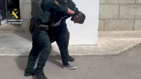 Francia entrega a España al terrorista y asesino en serie marroquí que asesinó a tres agricultores en Navarra y Lérida - abril 2025