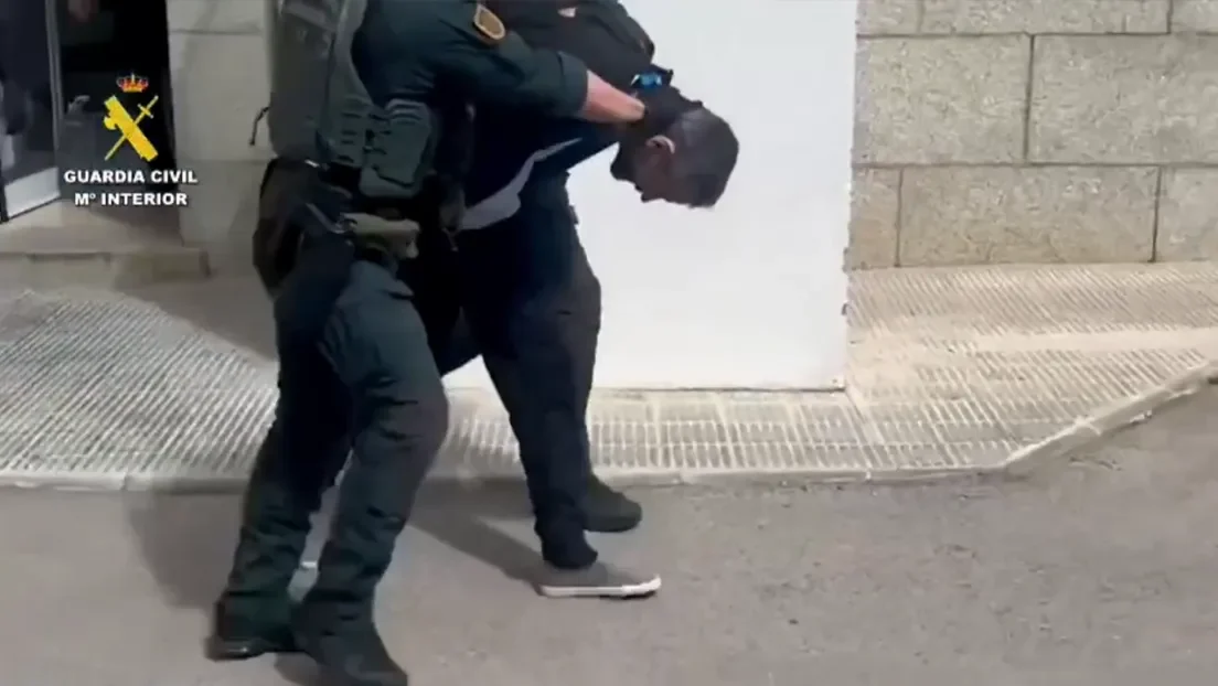 Francia entrega a España al terrorista y asesino en serie marroquí que asesinó a tres agricultores en Navarra y Lérida