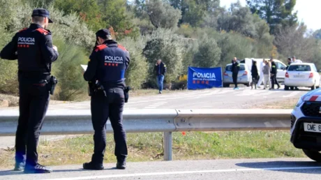 Un individuo tirotea un camión con matrícula marroquí en Montblanc (Tarragona) y lo arrestan en Molins de Rey (Barcelona) - abril 2025