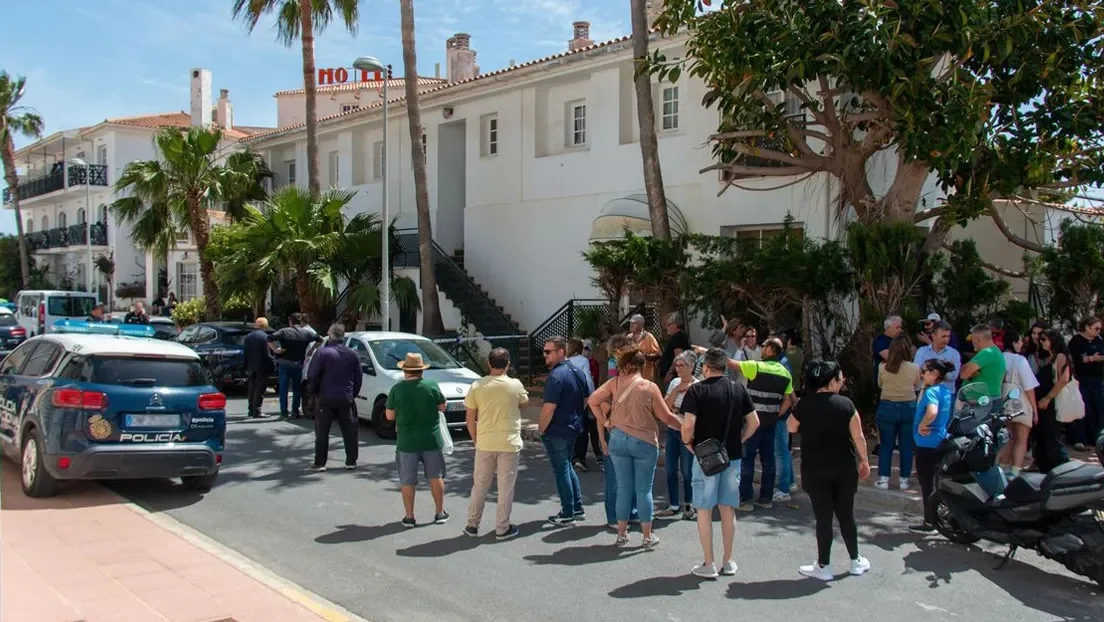 El Gobierno abre un hotel en primera línea de playa en Carchuna (Granada) y aloja por sorpresa a más de 100 inmigrantes africanos