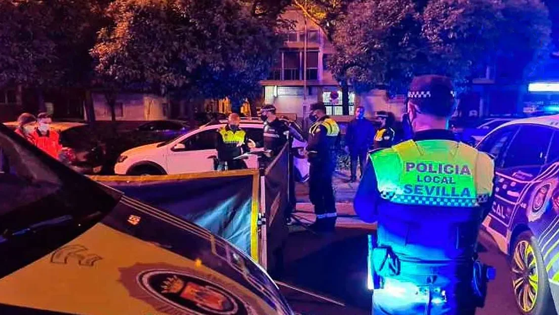 La Policía choca con el coche robado de cuatro delincuentes durante una persecución en las Tres Mil Viviendas de Sevilla