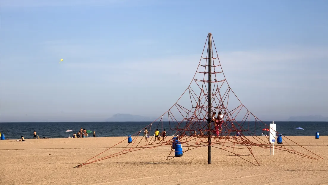 Detenido un inmigrante ilegal subsahariano por agredir sexualmente a una niña de 10 años en una playa de Valencia