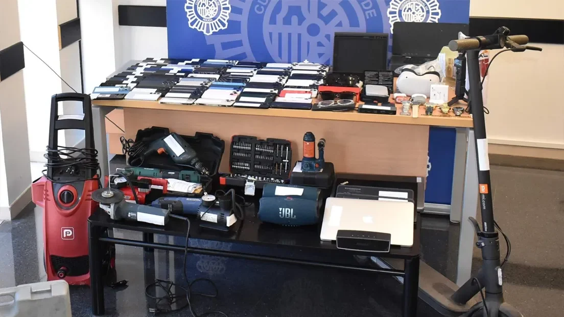 Detenidos dos marroquíes en Badalona por receptación de 118 dispositivos electrónicos robados en España