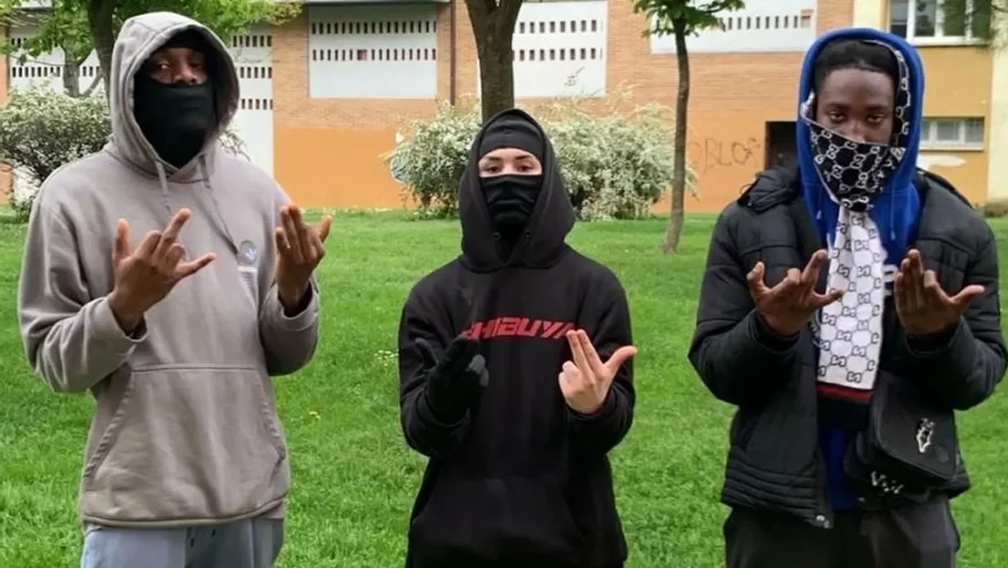 Prisión provisional para dos subsaharianos y uno con nacionalidad española por intentar asesinar a un joven con cuchillos y bates en Pamplona