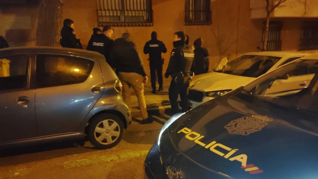 Detenidos dos magrebíes cerca de una Mezquita por robos en farmacia y centro de belleza en Ciudad Lineal (Madrid)