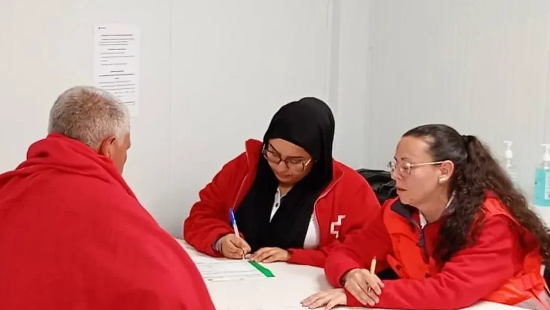 Llegan 14 inmigrantes magrebíes recogidos por Salvamento Marítimo a 40 millas de la costa de Alicante
