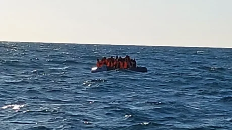 Localizada una patera neumática con 21 inmigrantes magrebíes en aguas de Trafalgar (Cádiz) - mayo 2025