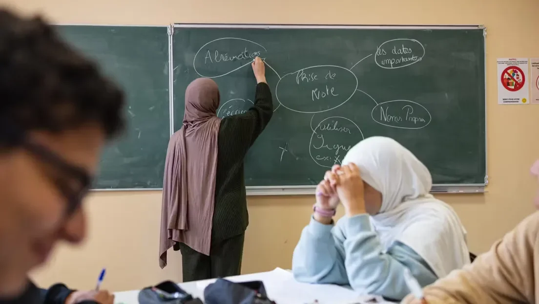 Cierran un centro de formación de idiomas en Francia por graves fallos de seguridad contra incendios y localizan carteles de islamismo radical