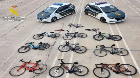 Interceptadas diez bicicletas valoradas en 40.000 euros robadas en Valencia en un buque con destino a Argelia - mayo 2025