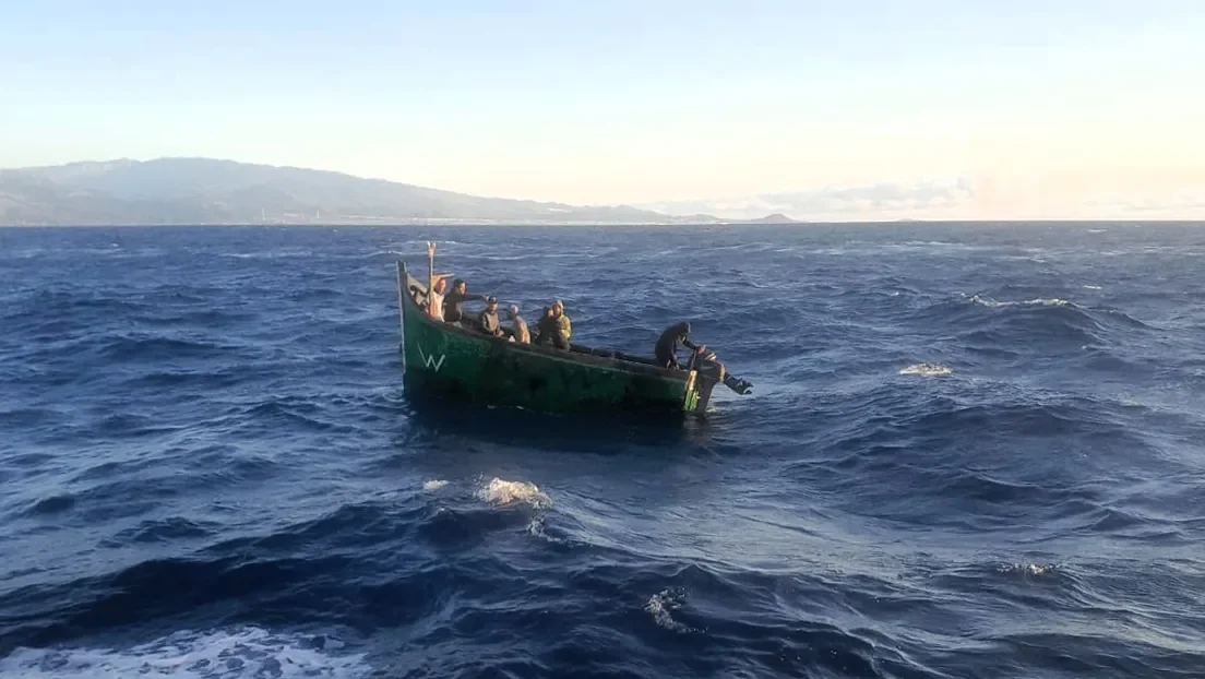 Salvamento Marítimo recoge 11 inmigrantes magrebíes en Gran Canaria y la Guardia Civil intercepta a otros 17 en Formentera
