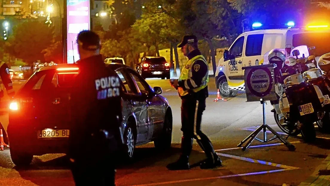 Buscan en Mallorca a varios magrebíes tras saltarse tres controles con dos coches e intentar atropellar a los policías