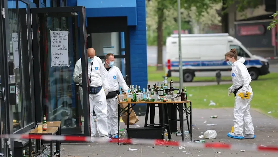 Atentado terrorista en Bielefeld (Alemania): un sirio apuñala con un cuchillo y un bastón espada a cinco jóvenes; tres en estado grave