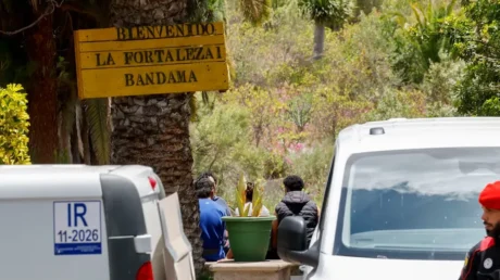 La Policía cierra el centro de menas 'Emena La Fortaleza I' en Las Palmas de Gran Canaria - mayo 2025