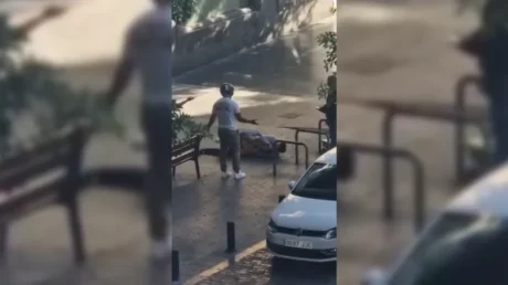 Un transeúnte le aplicó un mataleón a un magrebí que intentó robar un patinete eléctrico en Las Palmas de Gran Canaria - mayo 2025