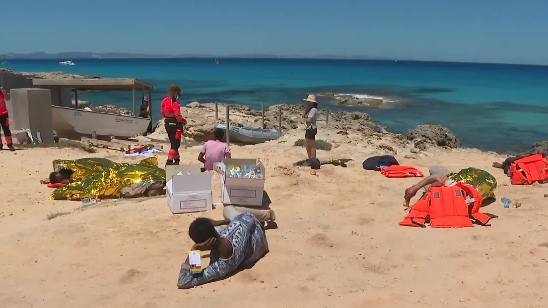 Una patera arriba a Formentera con 22 inmigrantes somalíes en precarias condiciones físicas