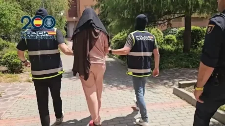 Detenidas en Madrid dos hermanas veinteañeras de origen marroquí por crear una «academia de la yihad» para mujeres - mayo 2025