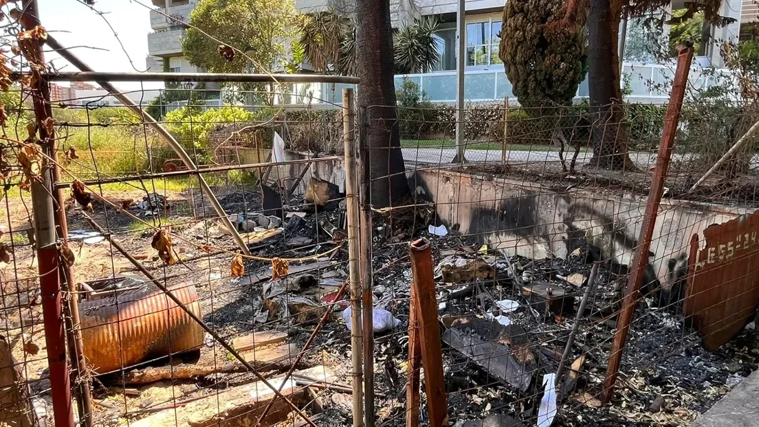 Un indigente marroquí intenta asesinar a otro camerunés en Valencia quemando su chabola y bloqueando la salida