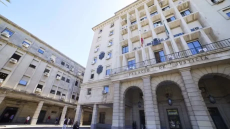 El Tribunal Supremo rebaja penas a dos inmigrantes ilegales marroquíes por robar con «mataleón» a un hombre en Sevilla - mayo 2025